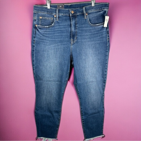 NWT Gap True Skinny Sky High Rise Medium Blue Raw Hem Jeans Size 34 18P Petite - Picture 2 of 8